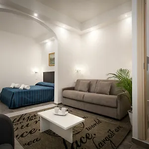 https://stella-della-casa.it-tuscanyhotel.com
